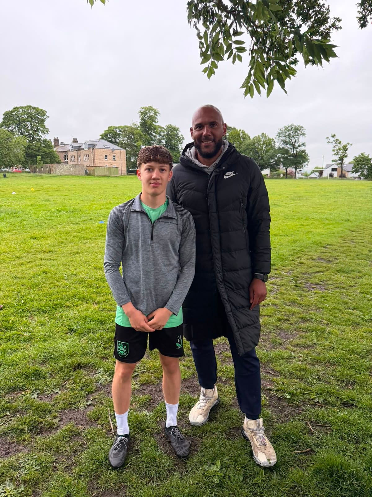 Tim Abeyie with an athlete after a 1-to-1 performance session