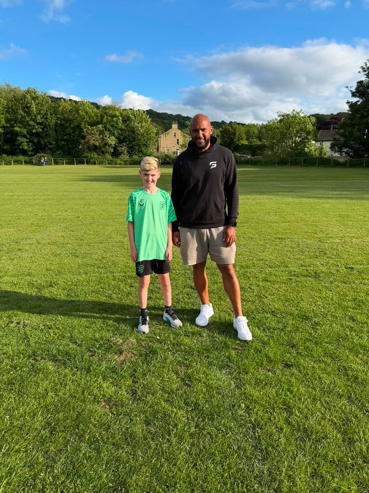 Tim Abeyie with a junior athlete after a 1-to-1 session